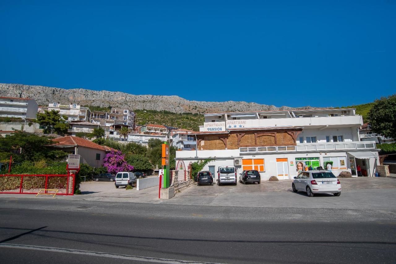Apartments By The Sea Sumpetar, Omis - 2808 المظهر الخارجي الصورة