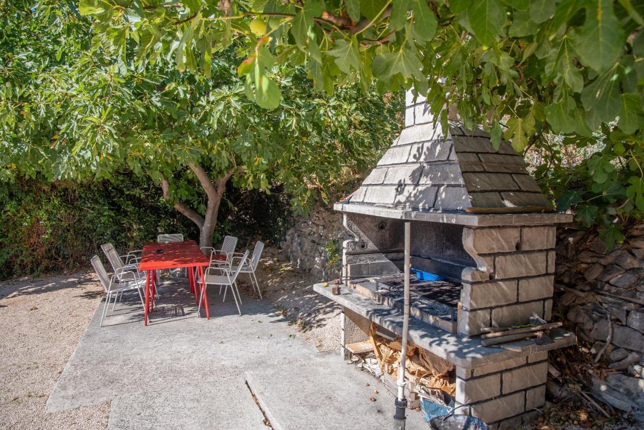 Apartments By The Sea Sumpetar, Omis - 2808 المظهر الخارجي الصورة