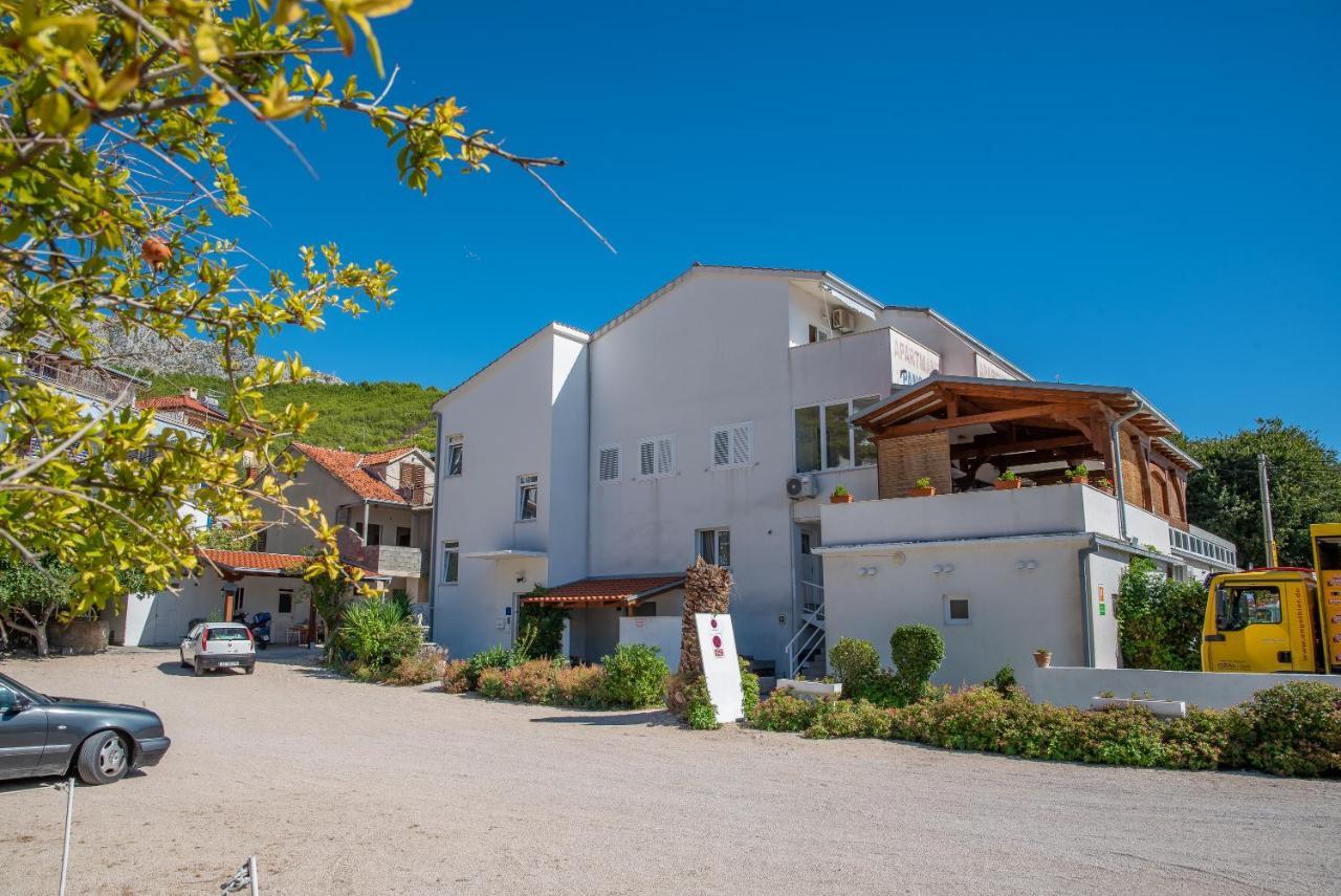 Apartments By The Sea Sumpetar, Omis - 2808 المظهر الخارجي الصورة
