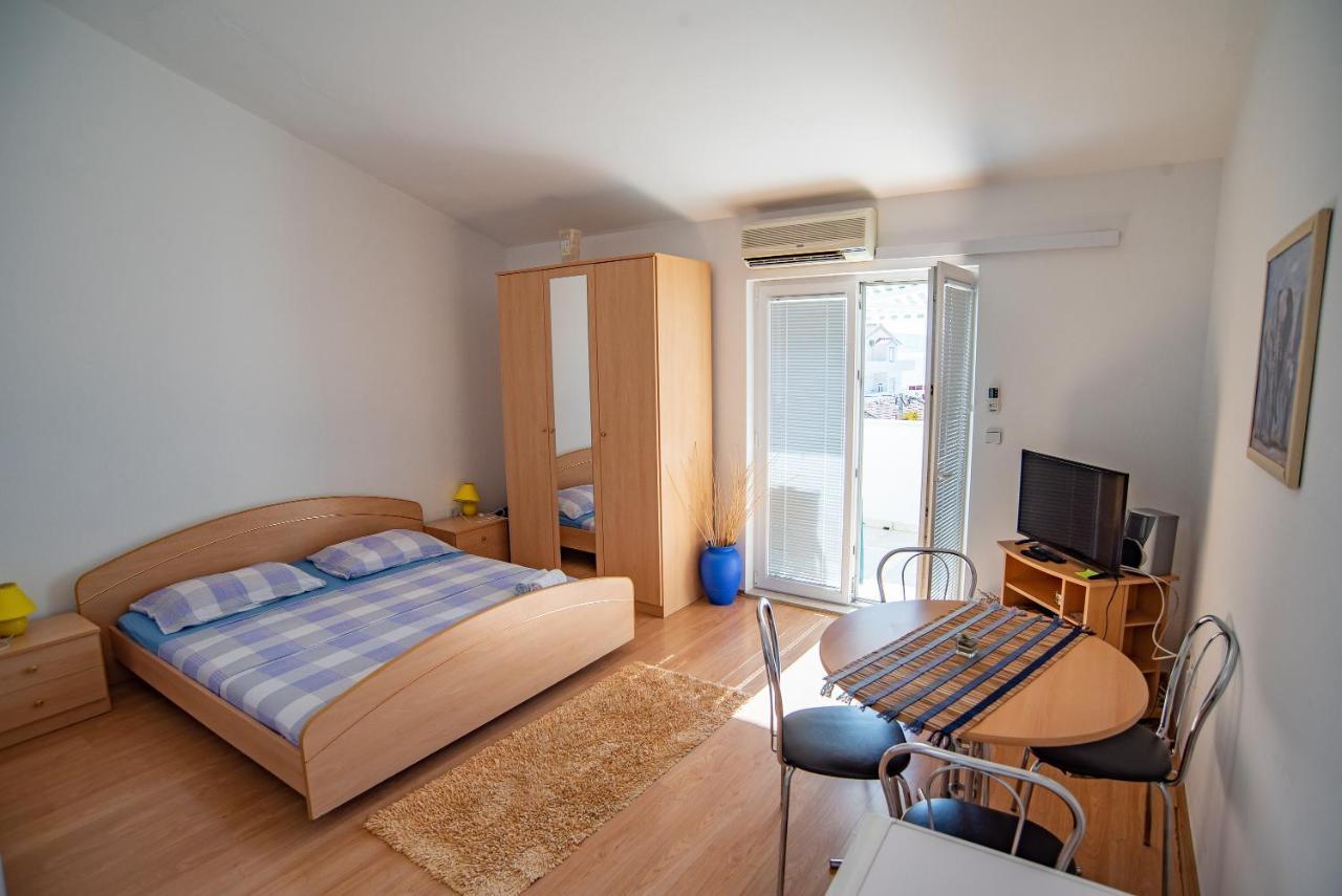 Apartments By The Sea Sumpetar, Omis - 2808 المظهر الخارجي الصورة