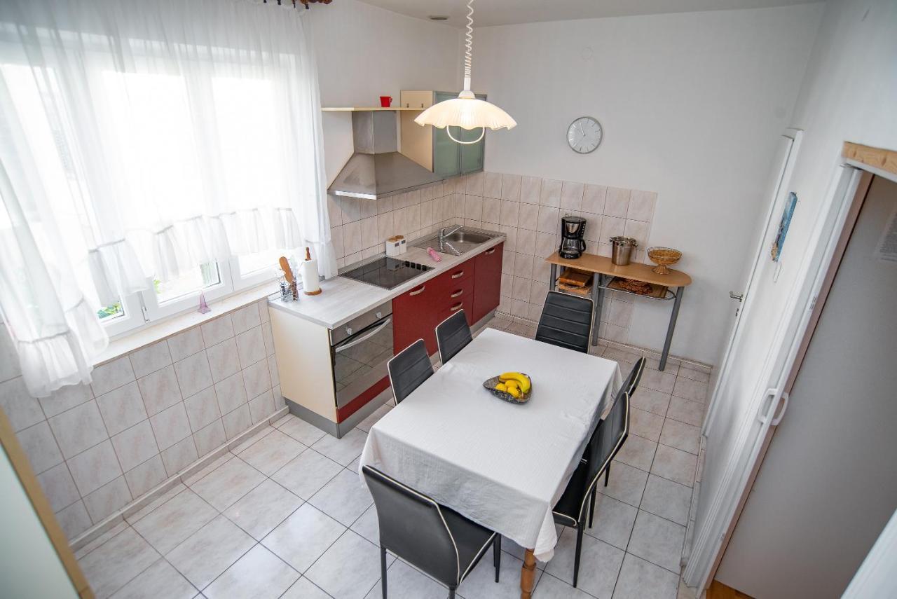 Apartments By The Sea Sumpetar, Omis - 2808 المظهر الخارجي الصورة