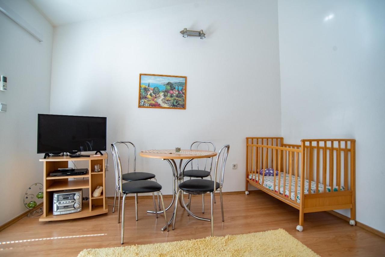 Apartments By The Sea Sumpetar, Omis - 2808 المظهر الخارجي الصورة