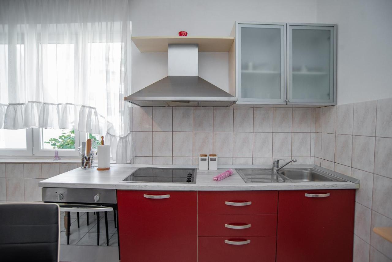 Apartments By The Sea Sumpetar, Omis - 2808 المظهر الخارجي الصورة
