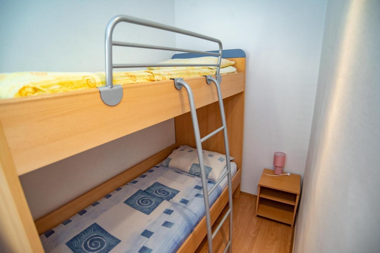 Apartments By The Sea Sumpetar, Omis - 2808 المظهر الخارجي الصورة