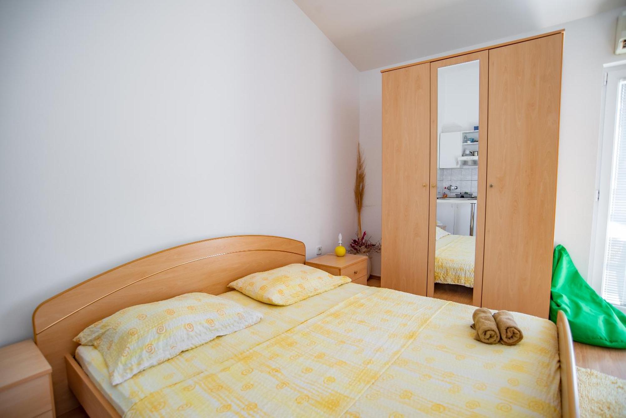 Apartments By The Sea Sumpetar, Omis - 2808 الغرفة الصورة