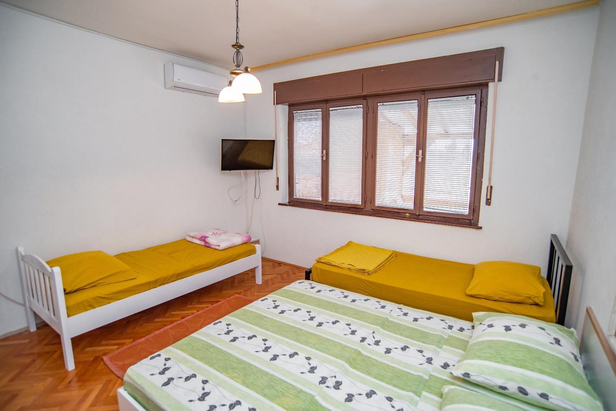 Apartments By The Sea Sumpetar, Omis - 2808 الغرفة الصورة